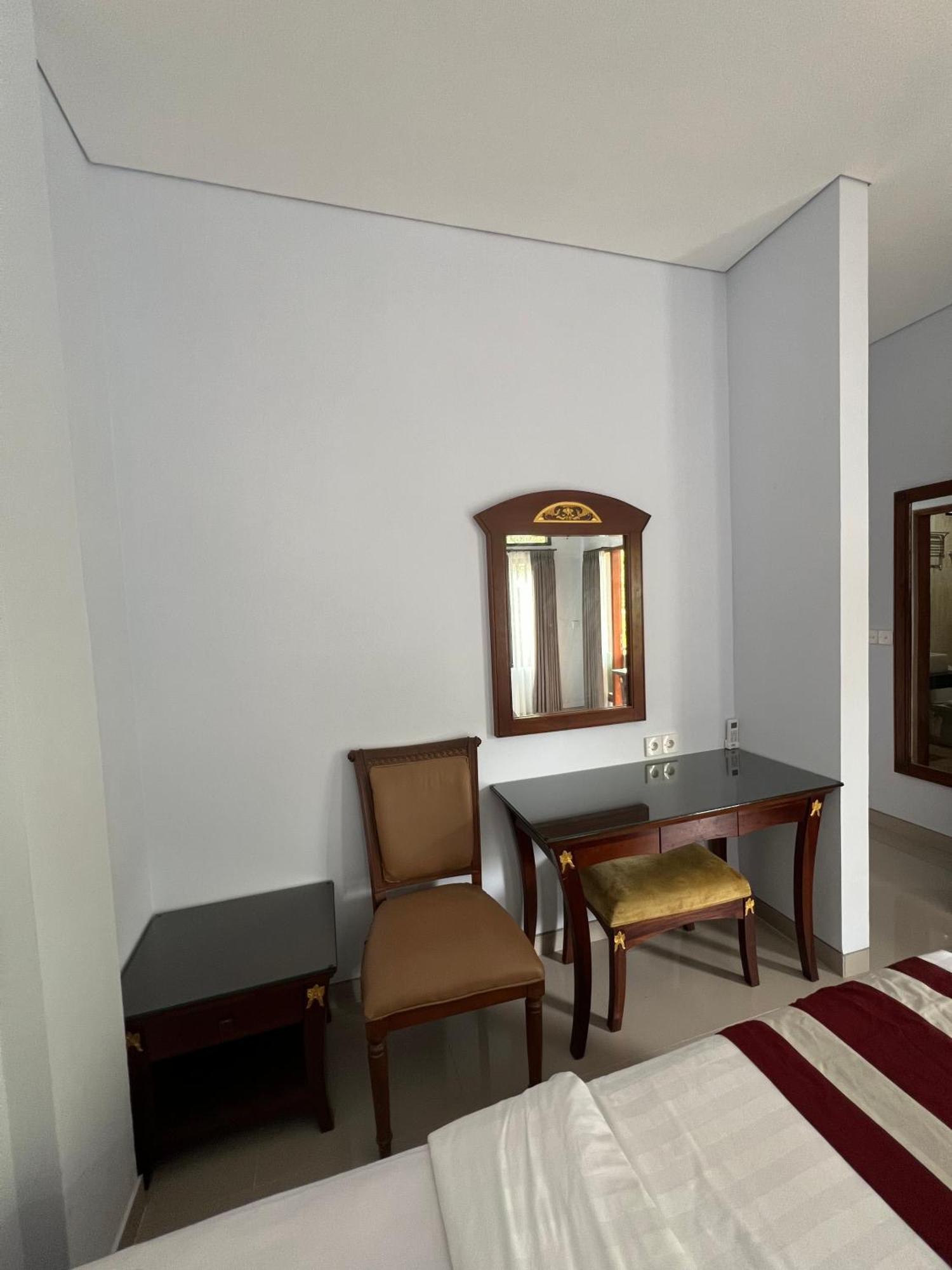 Mandhasativa Homestay Singaraja  Exterior photo
