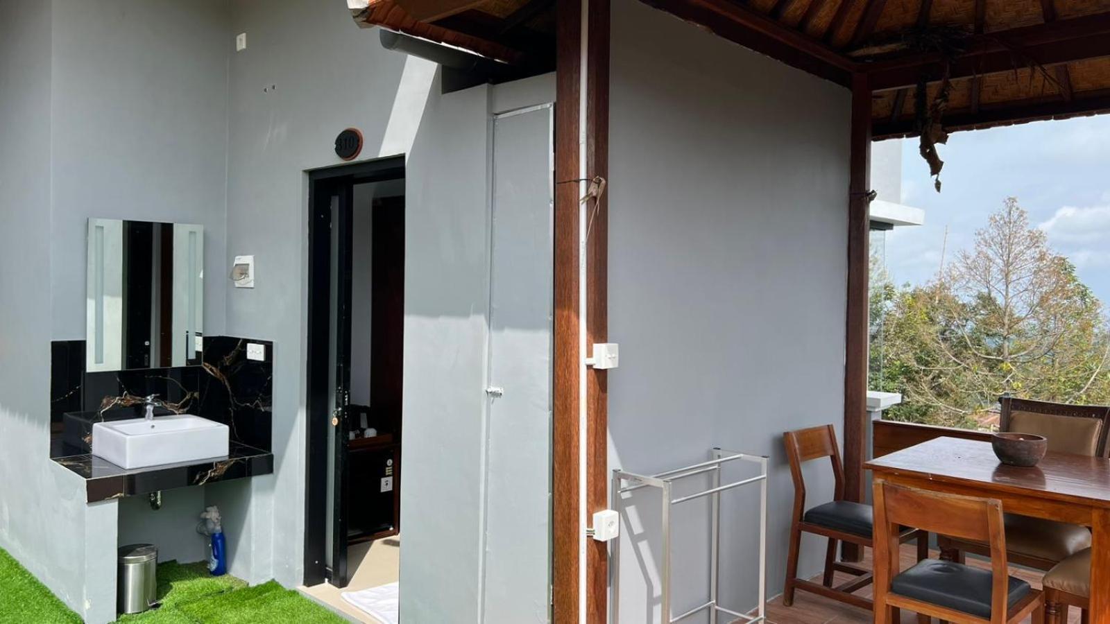 Mandhasativa Homestay Singaraja  Exterior photo